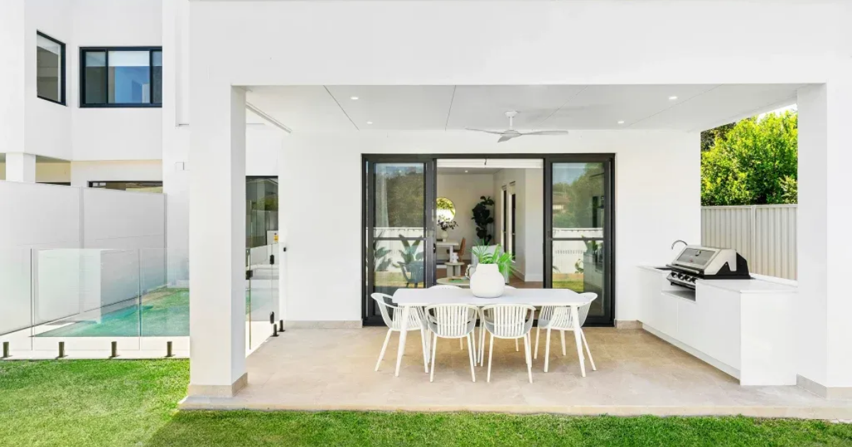 Modern Alfresco Area - Viewa Surface for Blinds and Doors